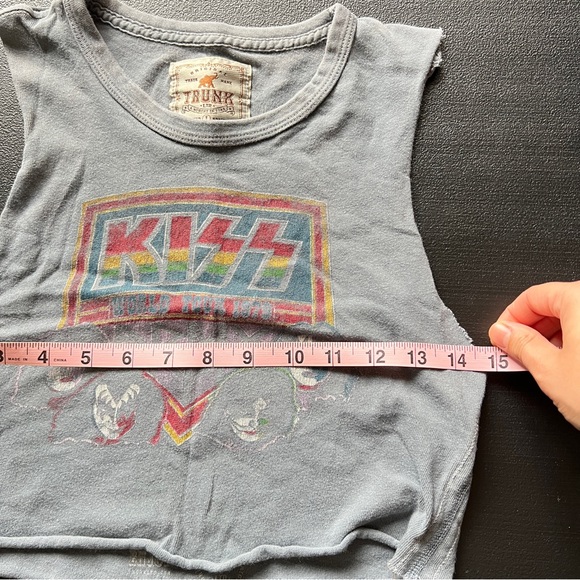 Trunk Ltd KISS Army Graphic Cropped Band Tee Tour 1979 - Picture 11 of 12
